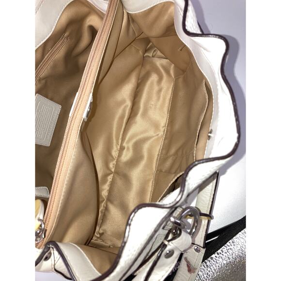 COACH F14686 LARGE IVORY PEBBLED LEATHER SHOULDER BAG WITH CHARM - Picture 13 of 16